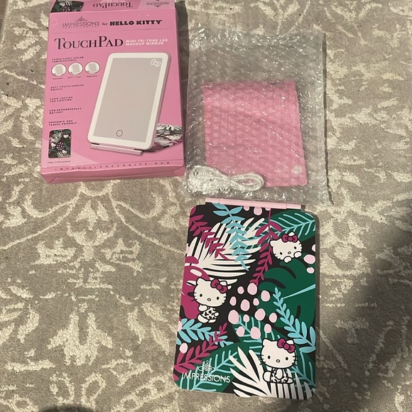 Hello Kitty makeup mirror - Picture 7 of 9